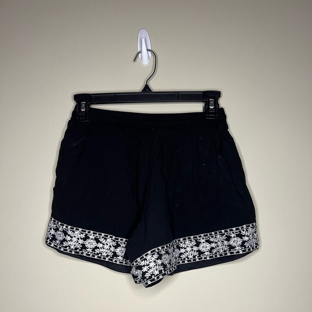 Embroidered Shorts - Picture 5 of 6